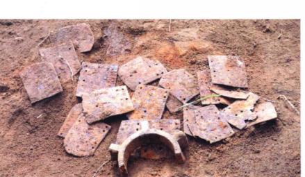 四面城城址铁甲片和车輨