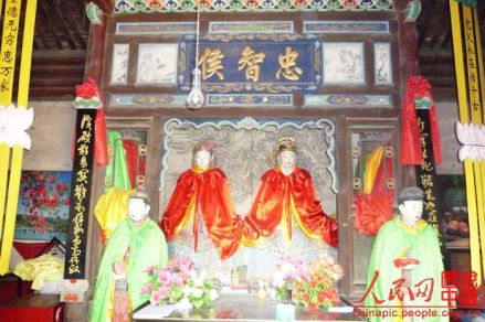 公孙杵臼夫妇塑像