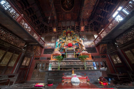 大殿内神龛