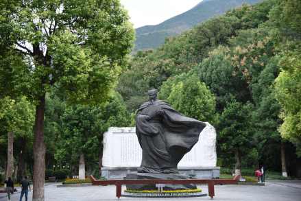 忠义广场