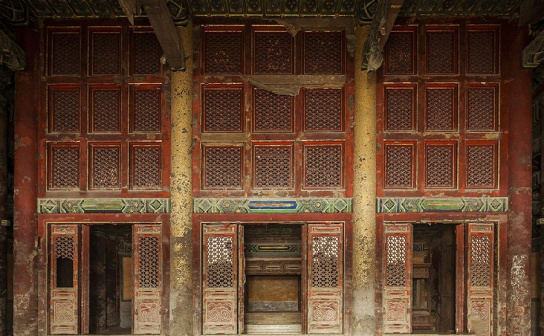 隆恩殿内部暖阁