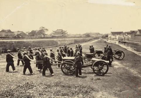 1878-1880年卫安勇在孔庙西侧训练