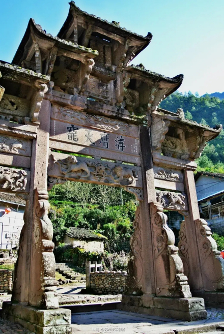 独山石牌坊
