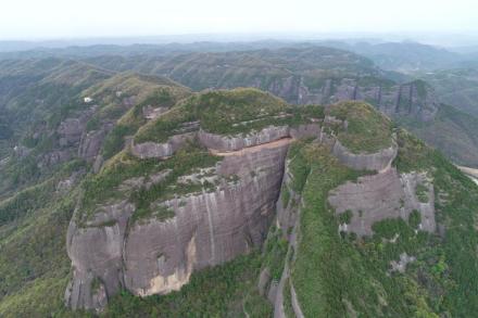 照金革命旧址行拍照