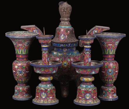 清晚期掐丝珐琅红地番莲纹五供