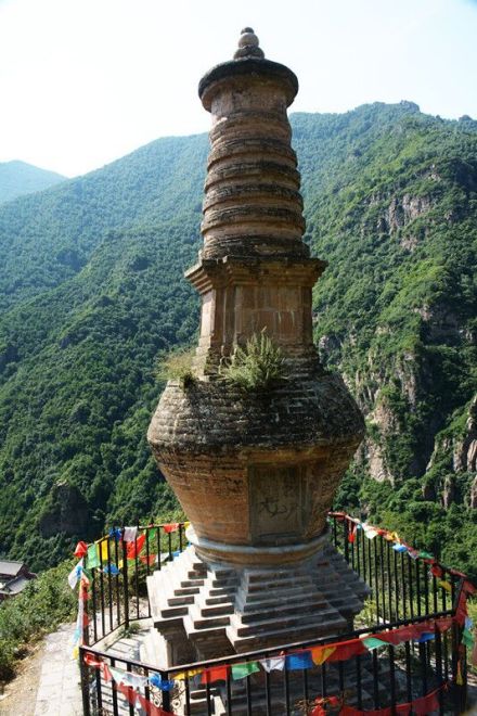 金河寺悬空庵塔群