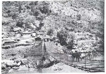 1930年代美国人洛克所摄梓里江铁索桥