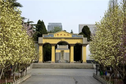左权将军墓碑亭