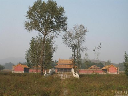 一路三孔拱桥以南