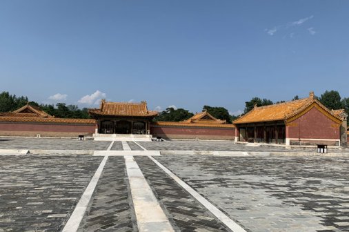 东朝房和隆恩门