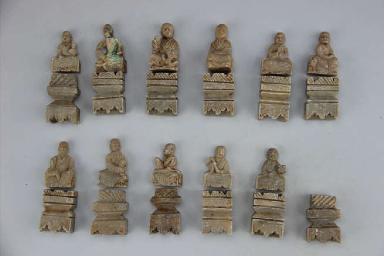 石雕小佛像与须弥座