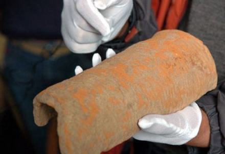 泥质红陶篮纹筒瓦残片