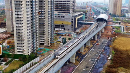 杭州地铁16号线列车试运行