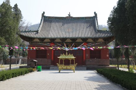 襄城县乾明寺中佛殿