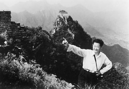 1983年登上北京怀柔箭扣长城考察
