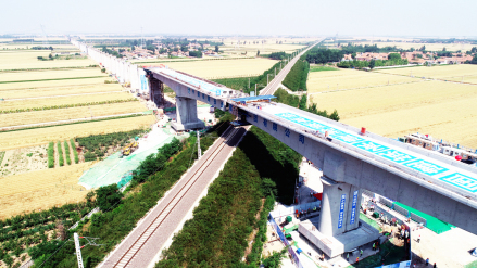 潍莱高速铁路跨海青铁路转体连续梁 