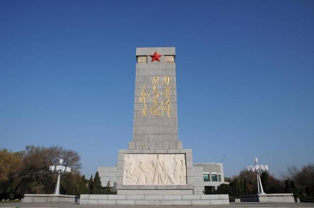 雷锋纪念碑