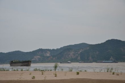 从八卦洲远眺幕府山