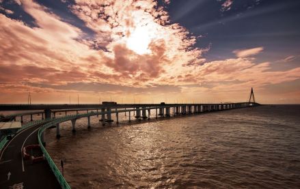 杭州湾大桥夕阳景