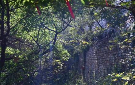 巍霸山城