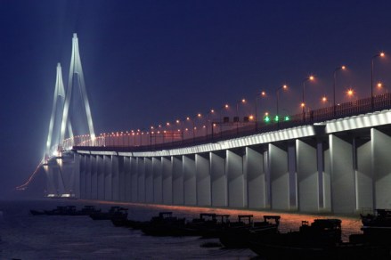 杭州湾跨海大桥桥距工程量大