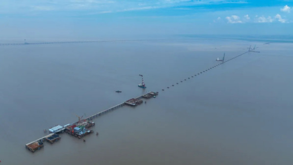 2024年8月，南海中引桥施工。