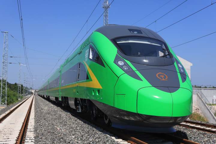 复兴号CR200J型电力动车组