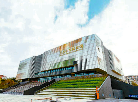 龙泉中学体育馆