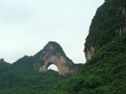 月亮山