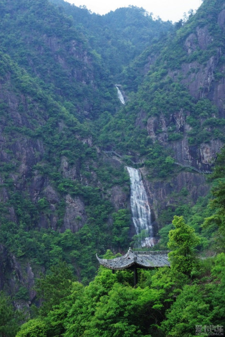 神龙飞瀑