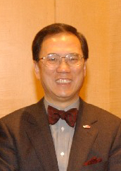 第一任财政司司长曾荫权