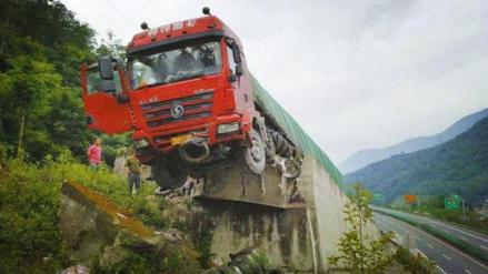 避险车道避免了车毁人亡的悲剧