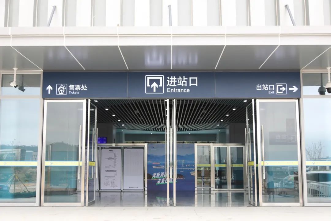 井湾站进站口