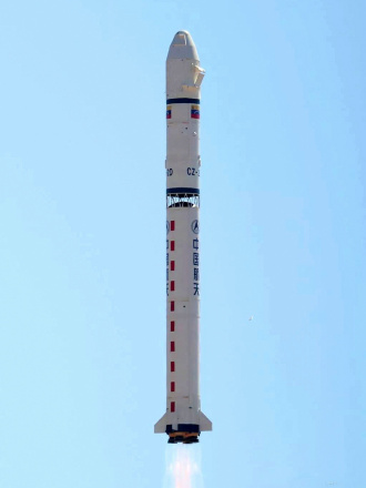 长征二号丁（CZ-2D）升空