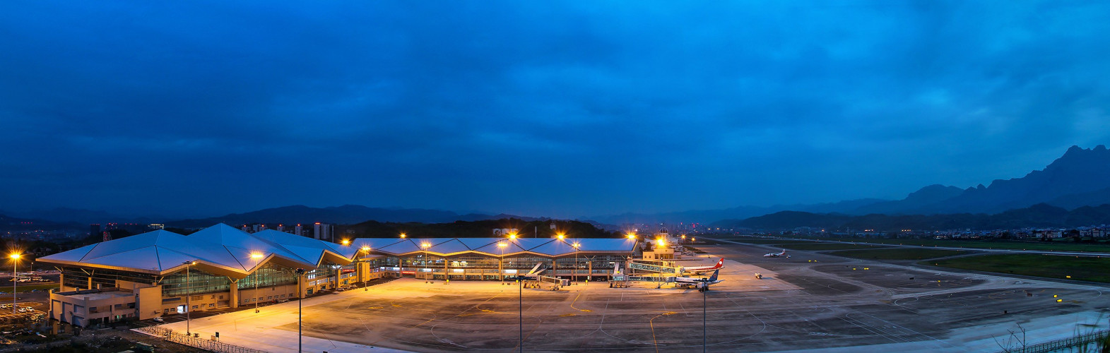 张家界荷花国际机场夜景