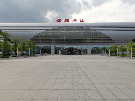 深圳坪山站南广场