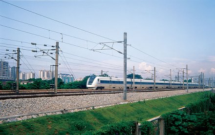 广州市内的广深铁路