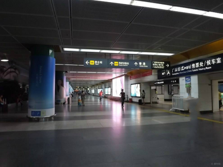 深圳站进站口