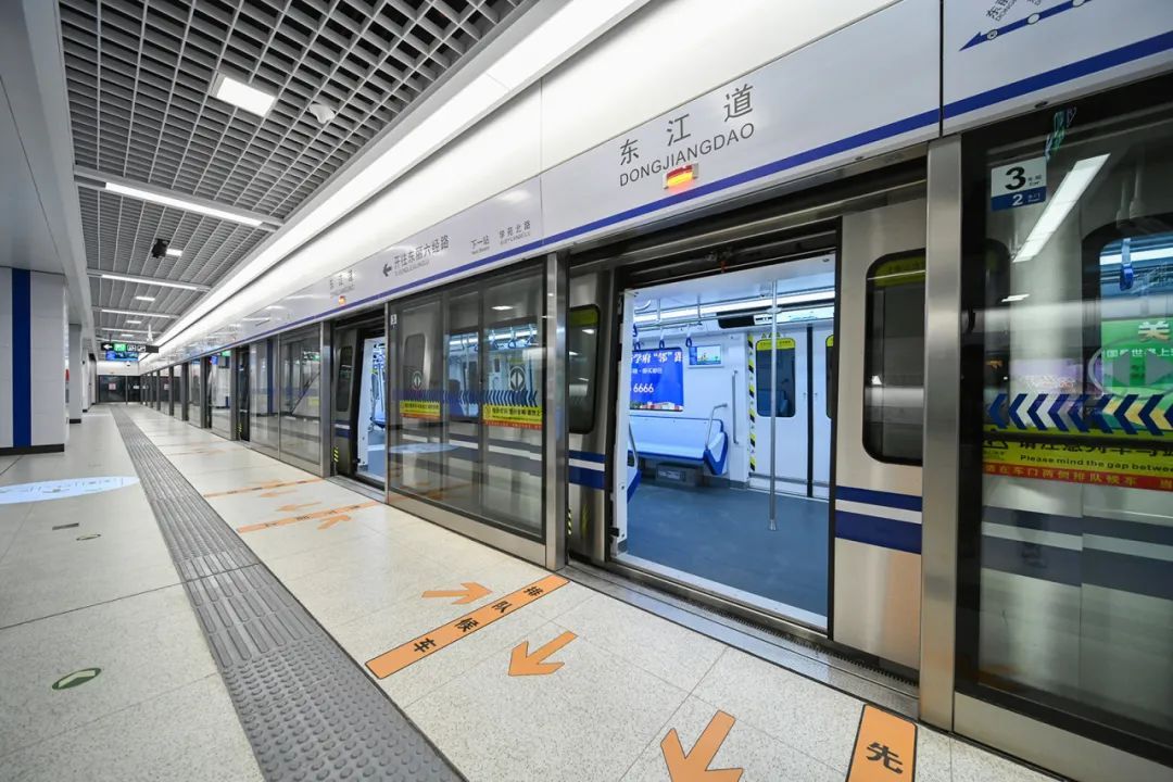 东江道站站台 