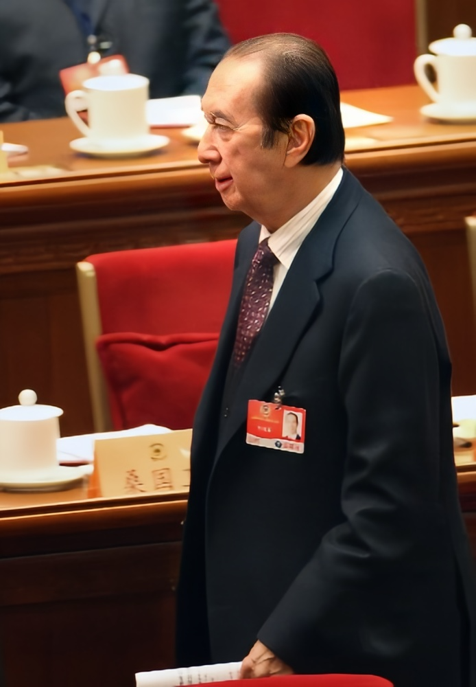 何鸿燊出席全国政协十一届二次会议开幕式 