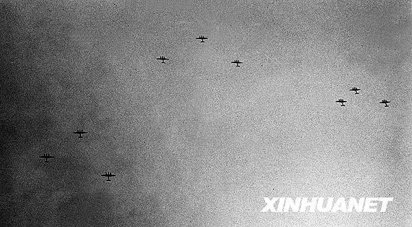 1950年10月1日，中国人民解放军空军的受阅飞