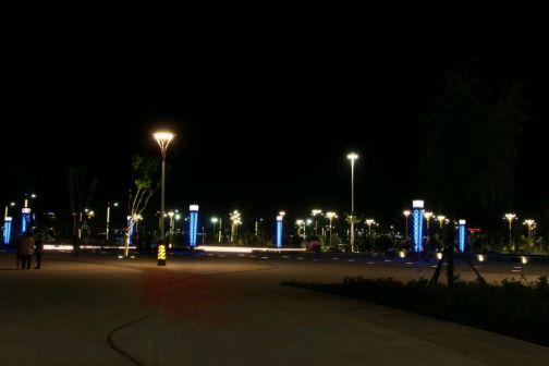 乌兰察布站前广场