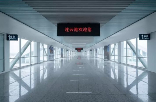 进站天桥实景