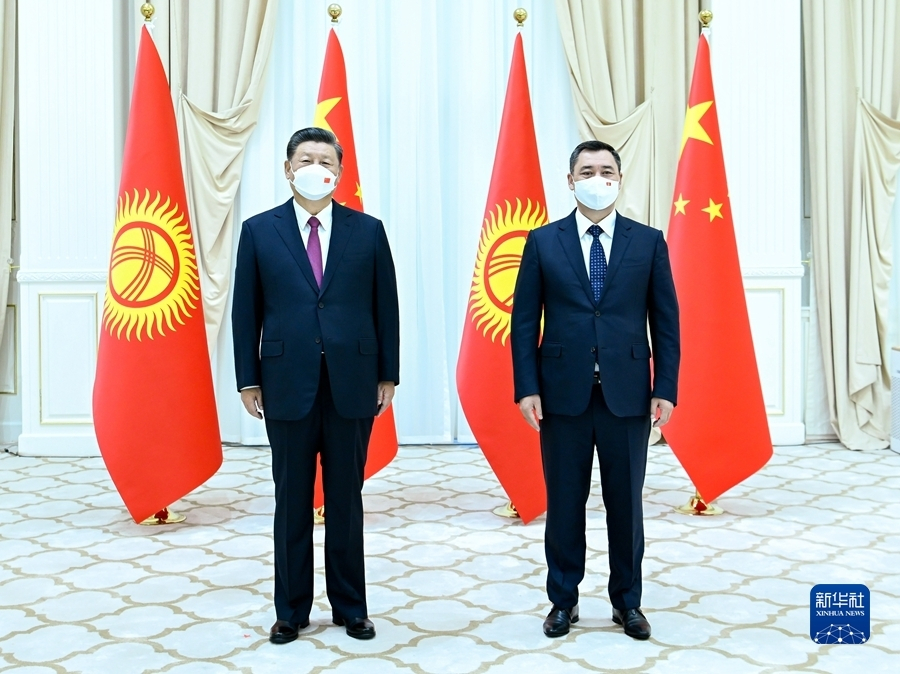习近平在撒马尔罕国宾馆会见吉尔吉斯斯坦总统扎帕罗夫 