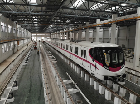 武汉地铁16号线列车停放在东荆河车辆段