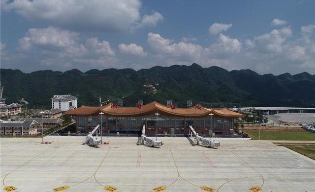 湘西边城机场航站楼空侧