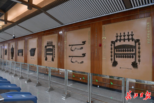 武汉站西广场站站厅艺术墙