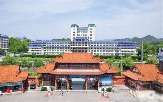 湖北民族大学校内风光