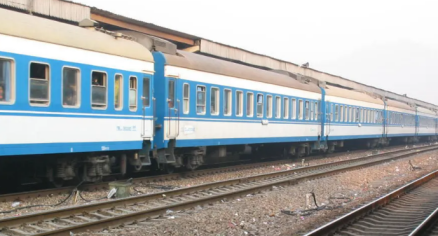 合九铁路使用的蓝色涂装25G型客车