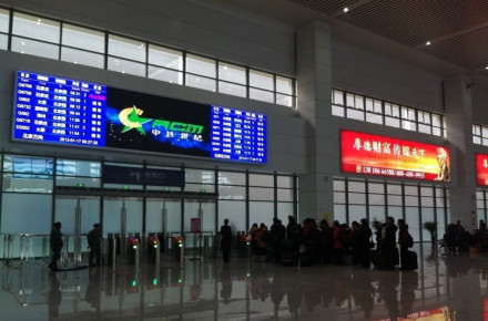 保定东站检票口